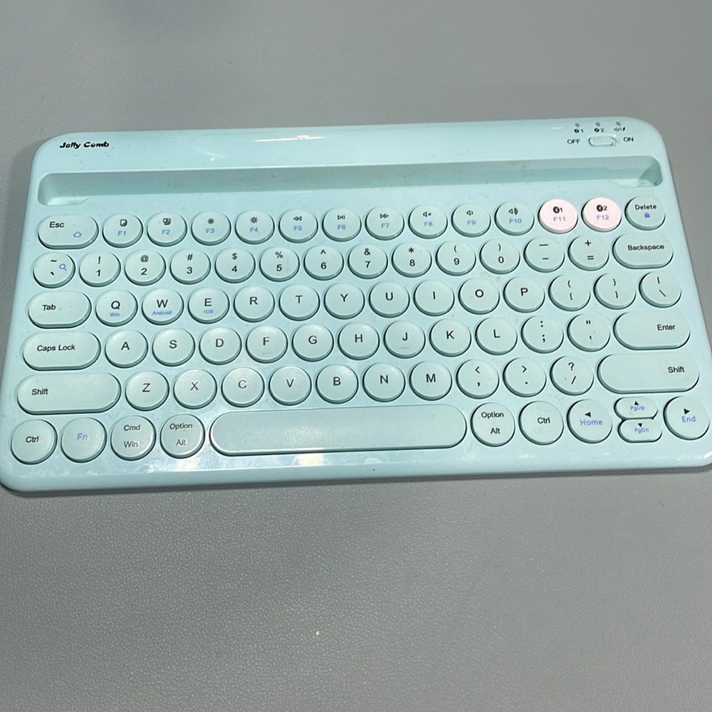 Lightly used jelly comb pop keys key board